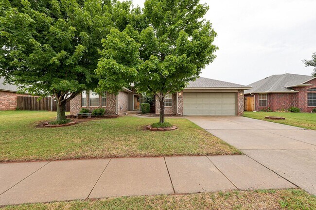 Building Photo - Beautiful 3-Bedroom / 2-Bathroom home in Yukon!