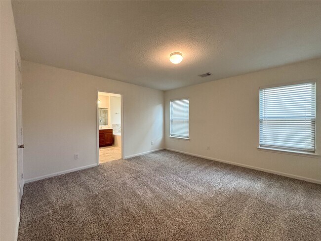 Building Photo - 2527 Boxwood Park