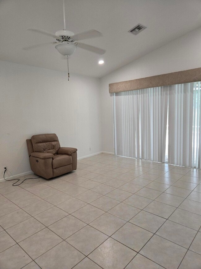 Building Photo - 2680 Clipper Cir
