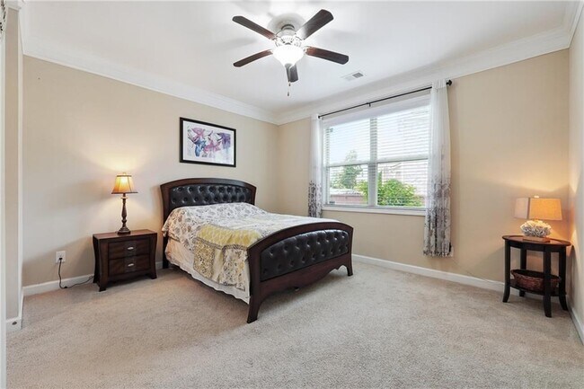 Building Photo - 915 Elmsbrook Ln