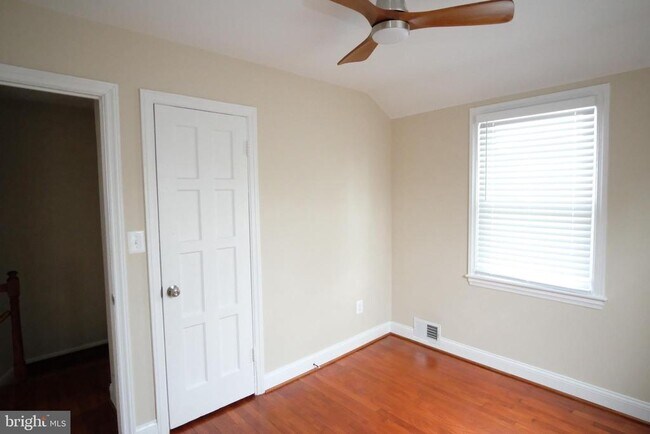 Building Photo - 632 Faraday Pl NE