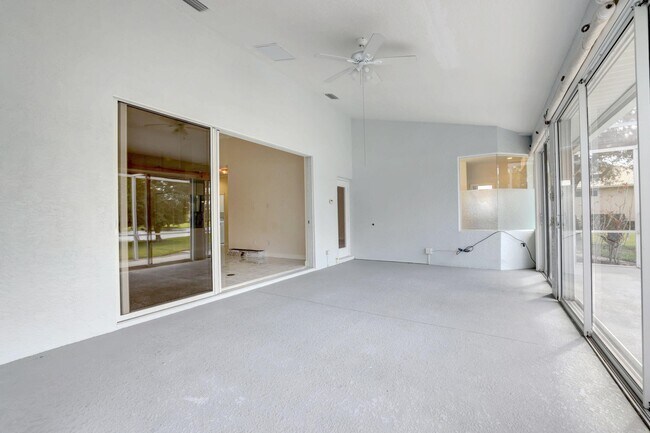 Building Photo - 8028 Plantation Lakes Dr