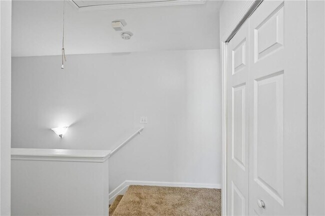 Building Photo - 725 Crestwell Cir