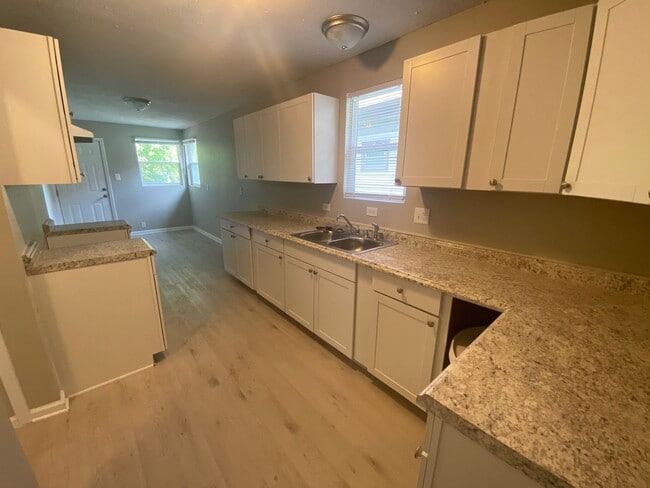 Building Photo - 3 bed 1 bath home in Center Township