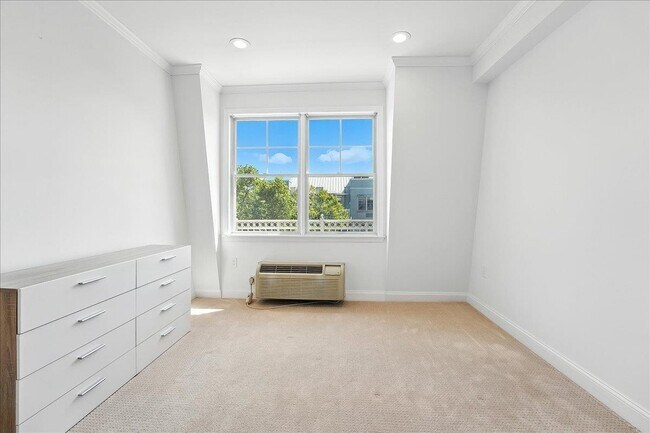 Building Photo - 15 FREEDOM Way