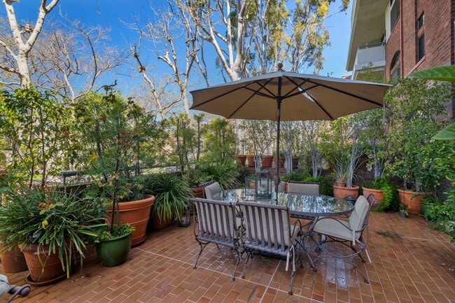 Building Photo - 200 N Swall Dr