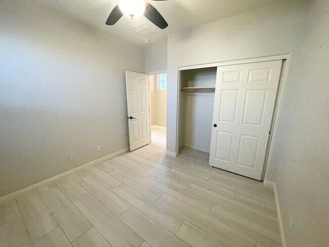 Building Photo - Beautiful Single Level 3 Bed/ 2 Bath + Den Home In Maricopa. Tons of Upgrades Throughout!