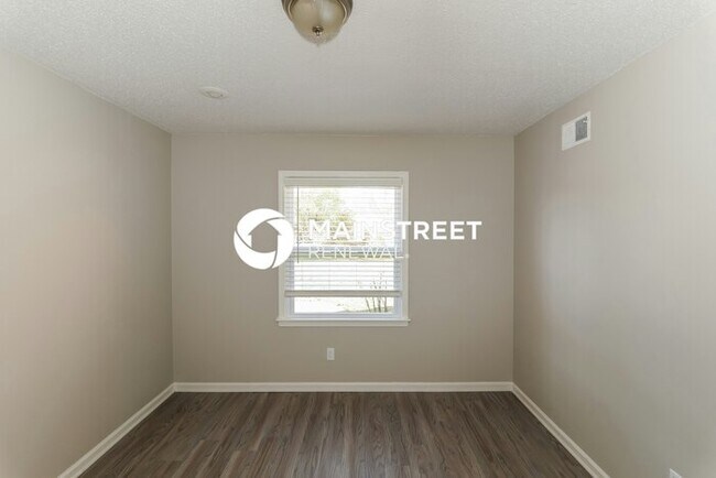 Building Photo - 4 Bedroom Pet-Friendly Home in Memphis, TN with Main Street Renewal
