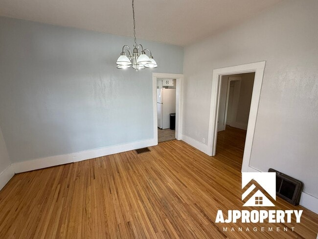 Building Photo - 1612 S Cliff Ave