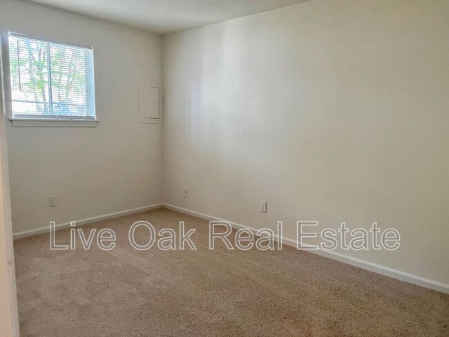 Building Photo - 1307 Cypress Ave
