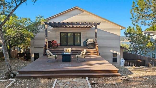 Building Photo - 785 Lake Forest