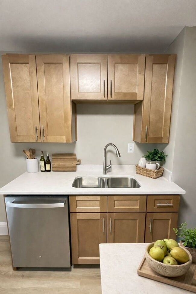 Building Photo - 601 Woodland Ave