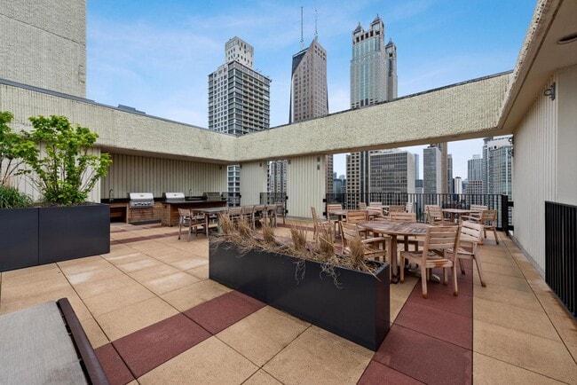 Building Photo - 100 E Bellevue Pl