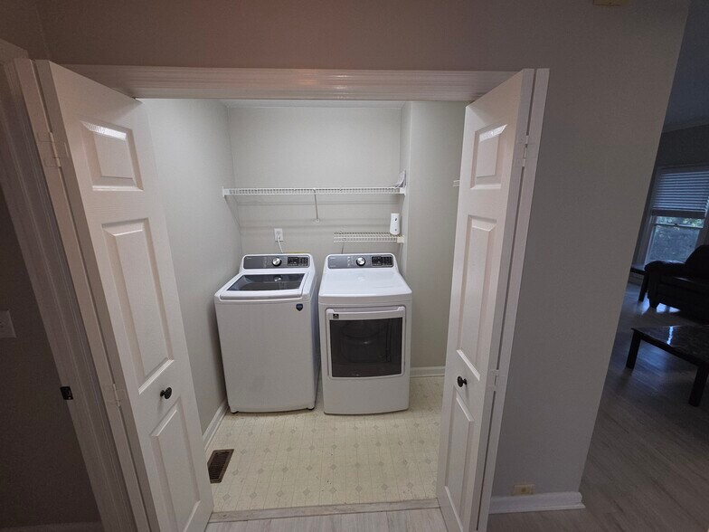 Building Photo - 321 Dulaine Cv