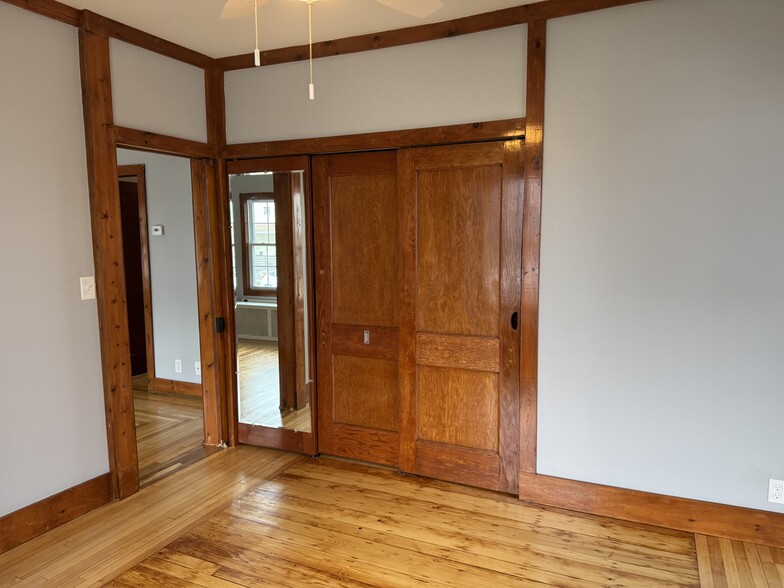 Building Photo - 671 Rimmon St
