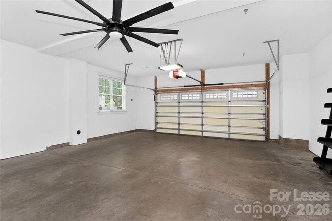 Building Photo - 2248 Lyndhurst Ave
