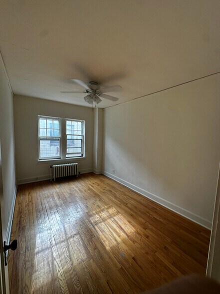 Building Photo - 4442 N Oakland Ave