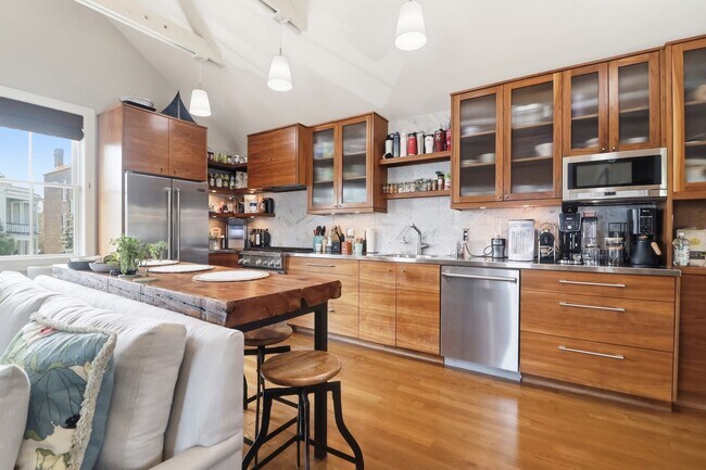 Building Photo - 28-B Charlotte Street- Amazing One Bedroom/Two Bathroom Freestanding Home