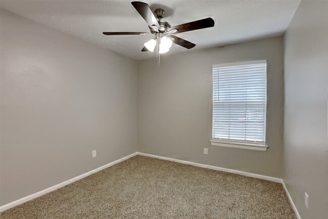 Building Photo - 16054 Pinyon Creek Dr