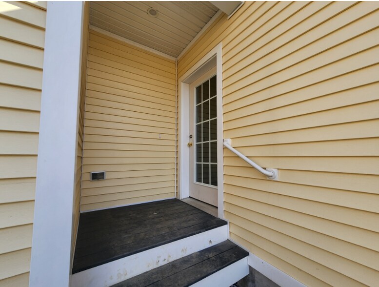 Building Photo - 73 Ivan Dr