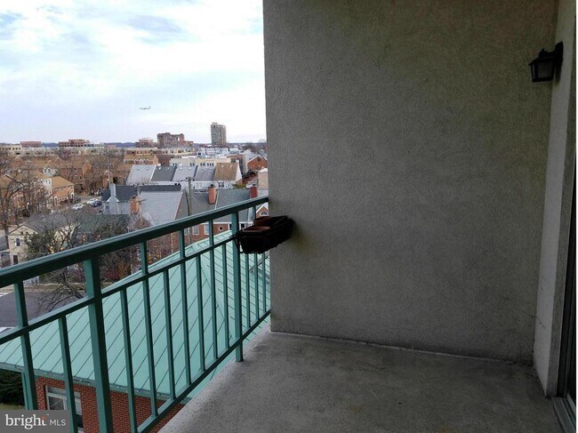 Building Photo - 545 E Braddock Rd