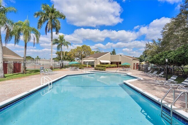 Building Photo - 1281 W Fairway Rd