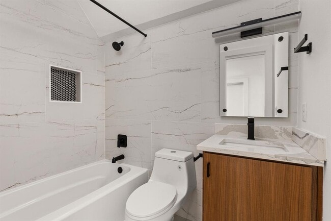 Building Photo - 2813 Prado St