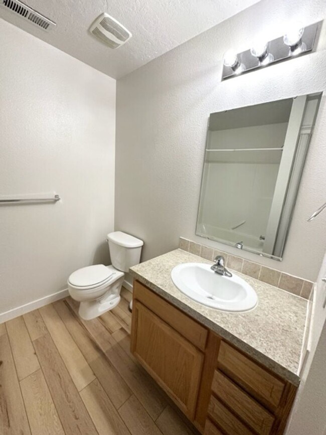 Building Photo - 3922 Idaho Ave