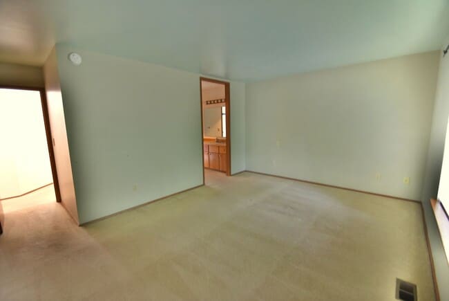Building Photo - 3bd/2ba Woodinville Home