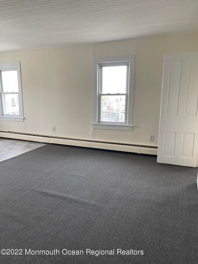 Building Photo - 43 Webb Ave