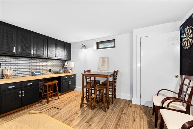 Building Photo - 138 Carroll Ave