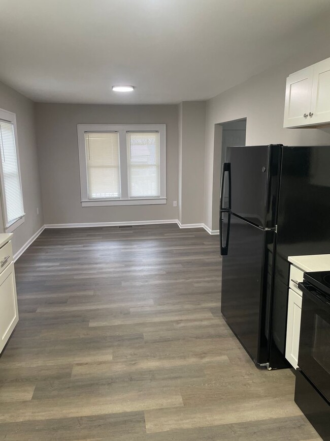 Building Photo - 816 Efird St