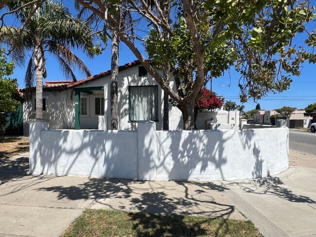 Primary Photo - Midtown Ventura Charming 4+2 bedroom home!