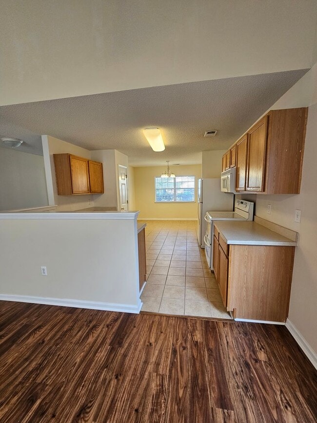 Building Photo - Home in Tall Pines