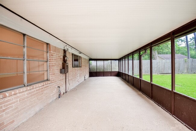 Building Photo - 2910 Colonial Dr