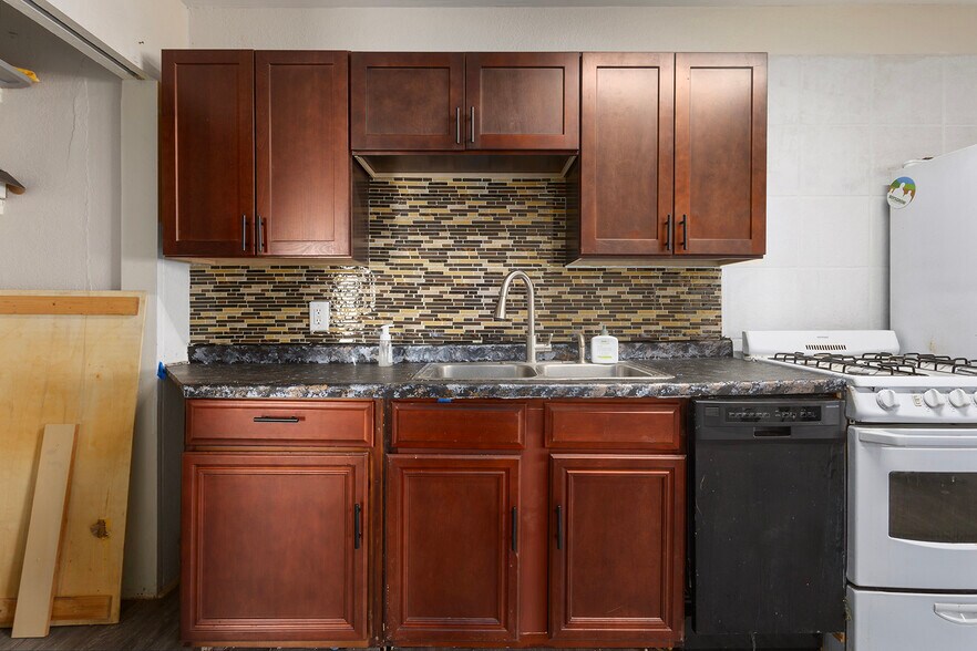 Building Photo - 9711 E 18th St S