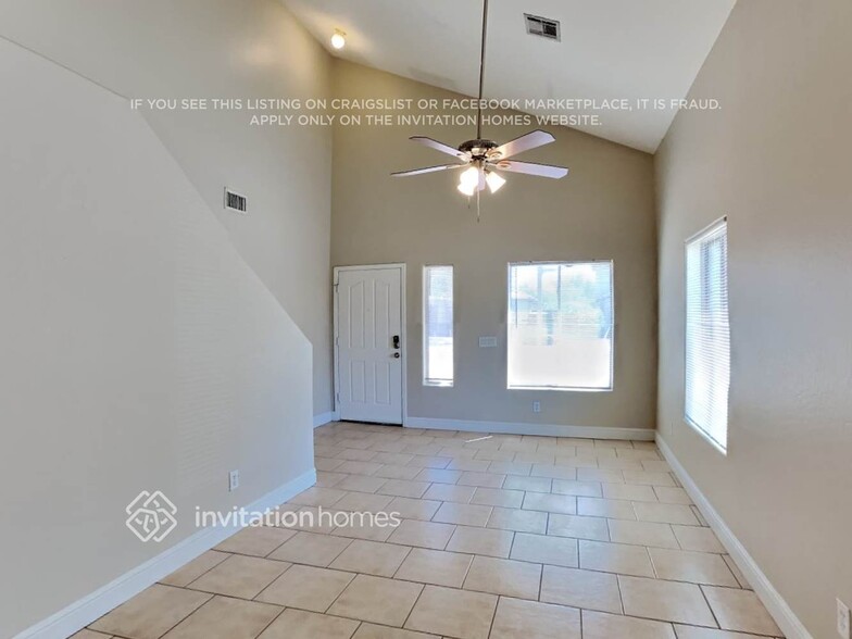 Building Photo - 5628 S 11th Dr