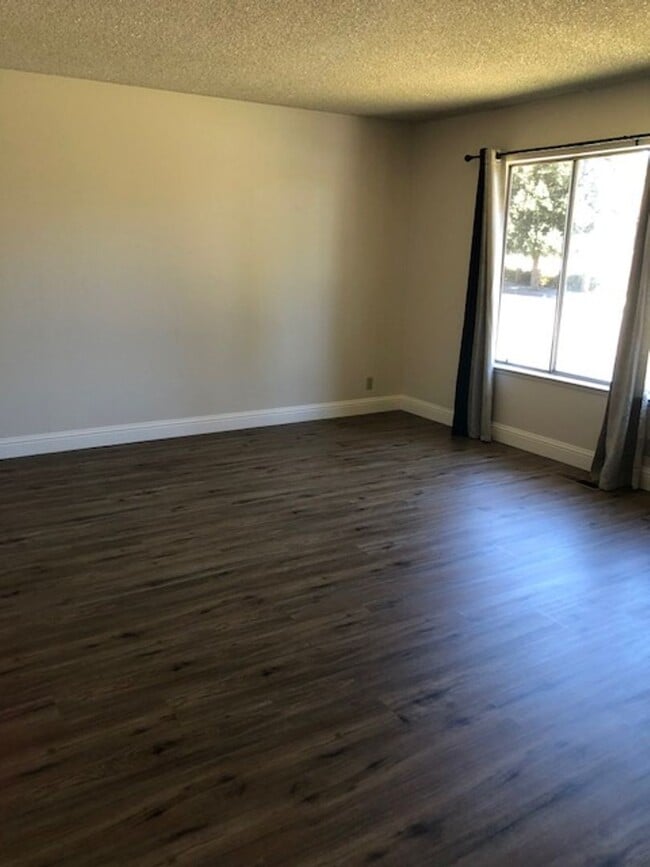 Building Photo - Single Story Home in a Desirable Neighborhood