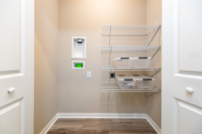 Building Photo - 867 Rosemary Ln