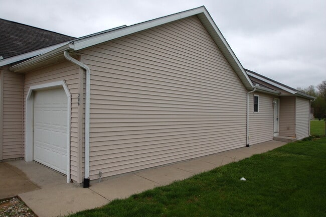 Building Photo - Nice 2-Bedroom Duplex on Tanglewood Drive in Goshen