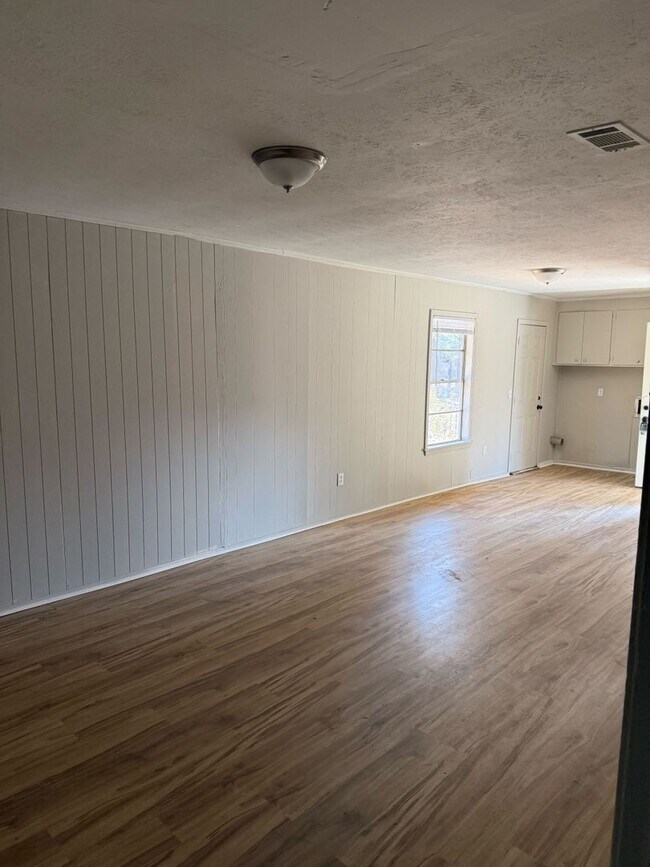 Building Photo - 332 N Flag Chapel Rd