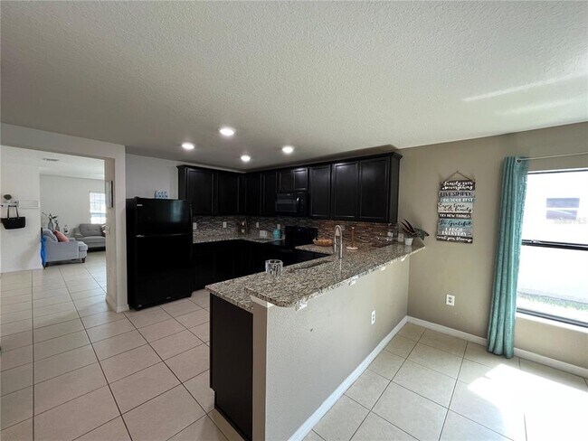 Building Photo - 2121 Hibiscus Pl