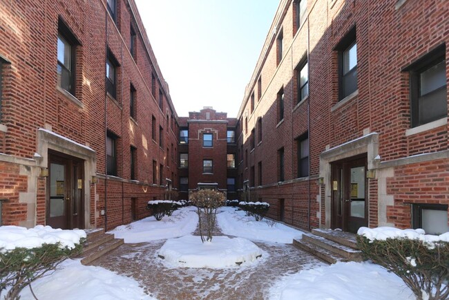 Building Photo - 933 W Sunnyside Ave