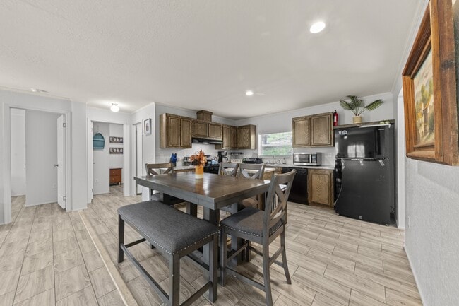 Building Photo - 109 Mountain Dr