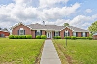 Building Photo - WELCOME TO REMINGTON ESTATES - AND A POOL!