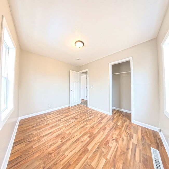 Building Photo - Cozy 2 Bedroom 1 Bathroom Home