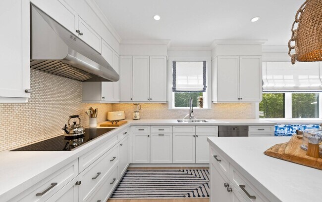 Building Photo - 17 Bayview Rd