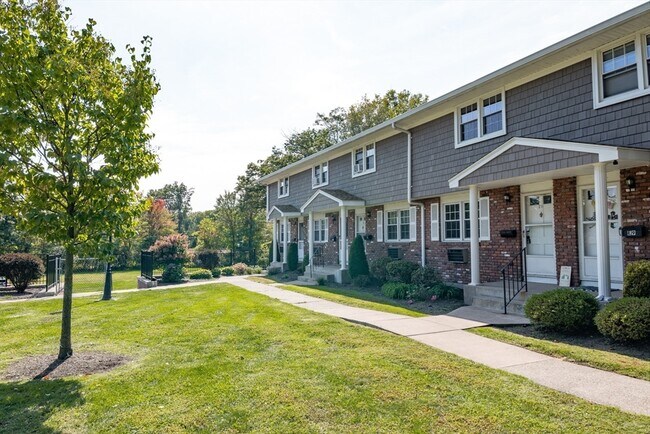 Building Photo - 418 Meadow St