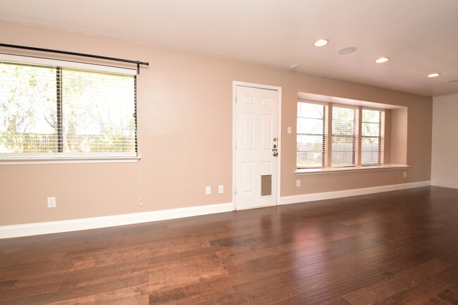 Building Photo - 3/2 House near Walnut Creek Park!