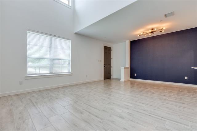 Building Photo - 3925 Cresthill Dr